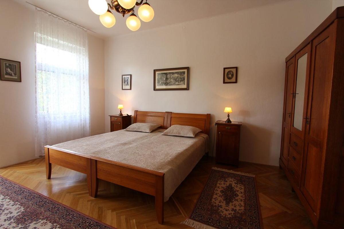 Penzion Jelen Vranov Nad Dyji Bagian luar foto