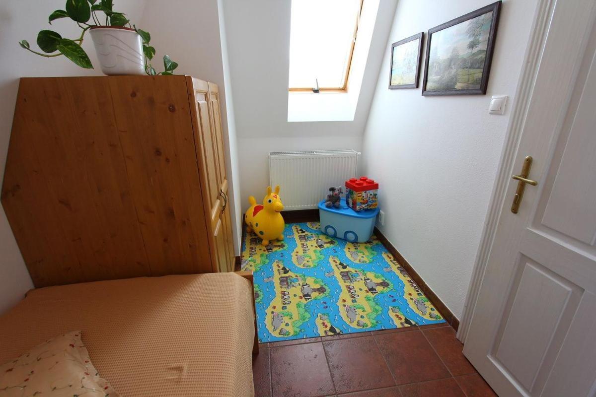 Penzion Jelen Vranov Nad Dyji Bagian luar foto