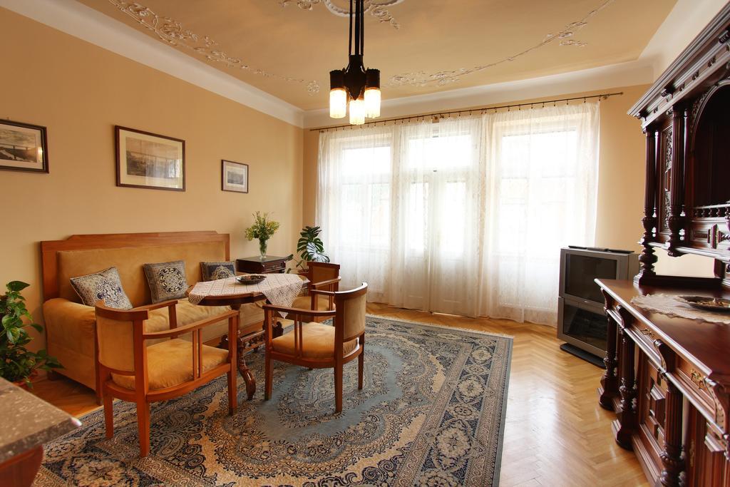 Penzion Jelen Vranov Nad Dyji Ruang foto