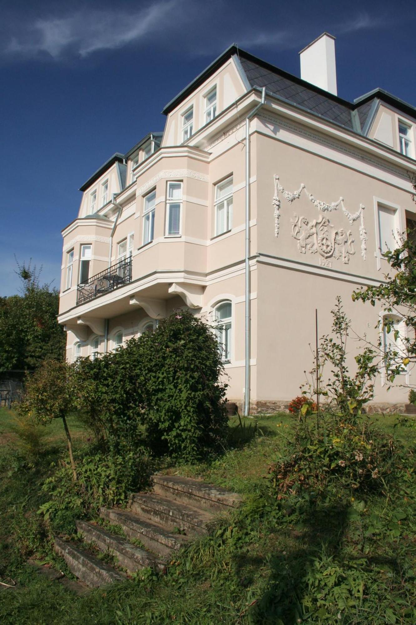 Penzion Jelen Vranov Nad Dyji Bagian luar foto