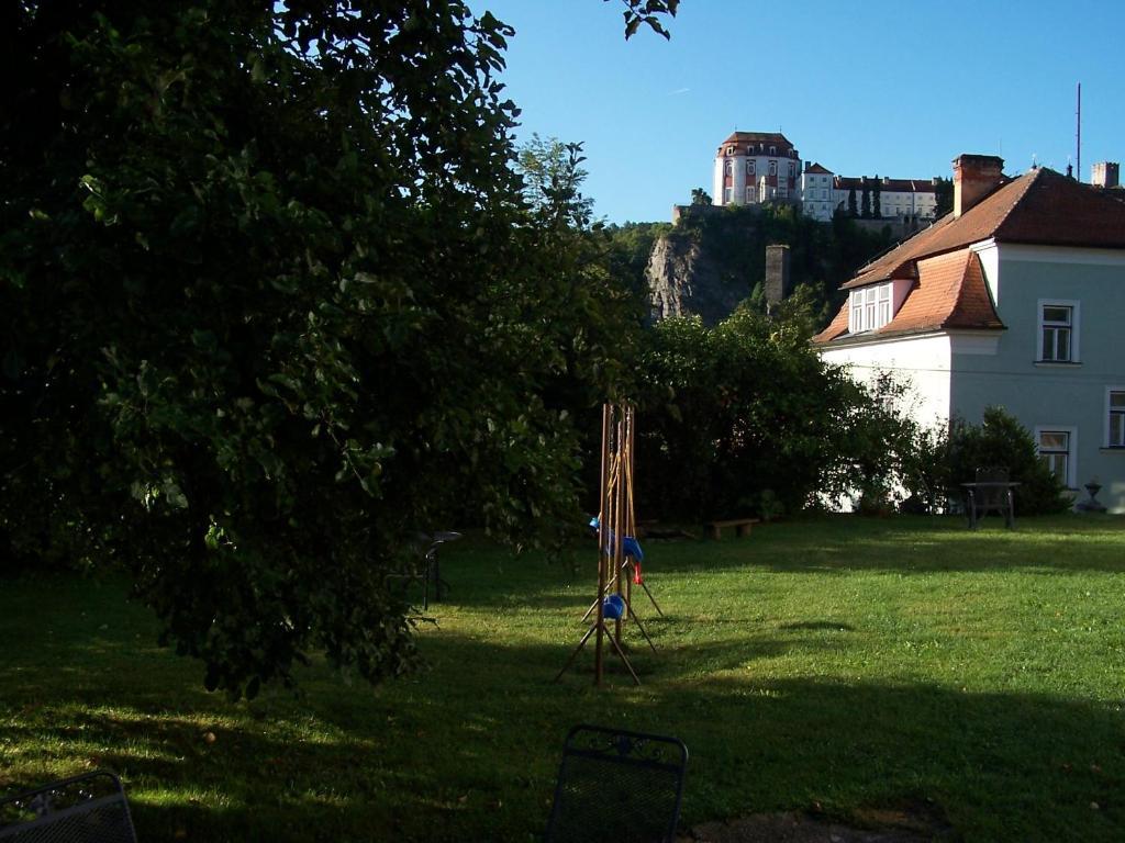 Penzion Jelen Vranov Nad Dyji Bagian luar foto