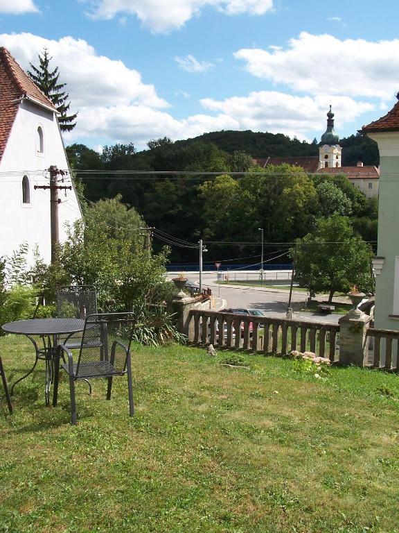 Penzion Jelen Vranov Nad Dyji Bagian luar foto