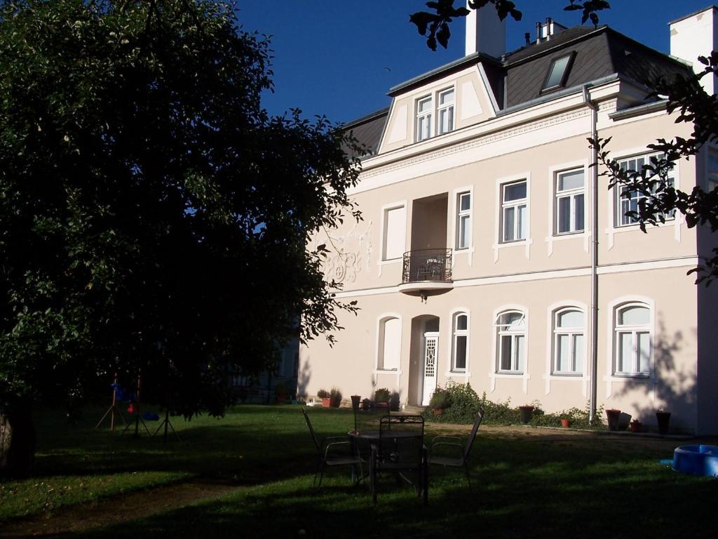 Penzion Jelen Vranov Nad Dyji Bagian luar foto