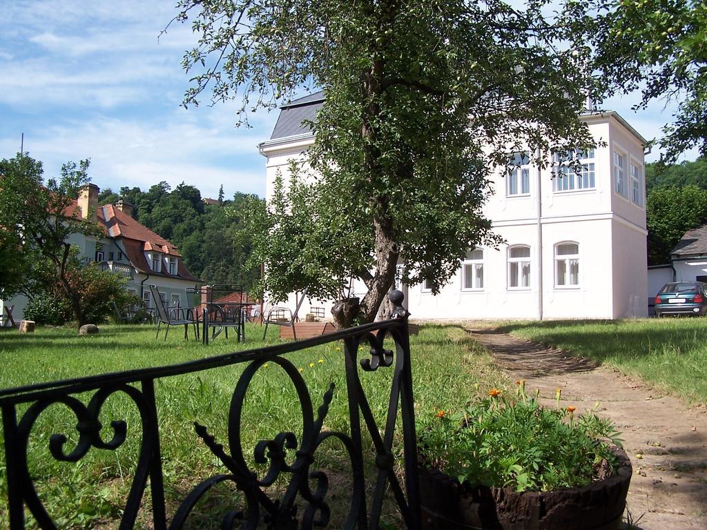 Penzion Jelen Vranov Nad Dyji Bagian luar foto