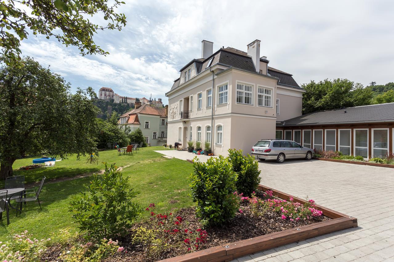 Penzion Jelen Vranov Nad Dyji Bagian luar foto